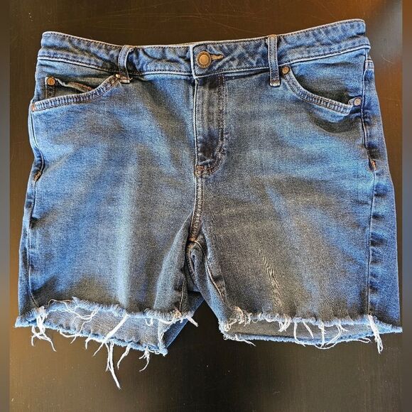 Simply Vera Wang Jean Shorts with Raw Hem. Size 14L - Picture 1 of 5